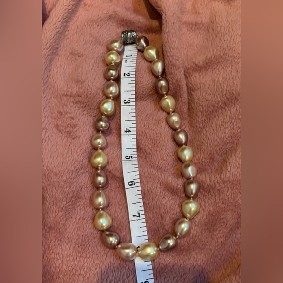 Premier Designs Faux Pearl Pearl Necklace Magnetic Closure - 2 for $12 - Picture 2 of 4